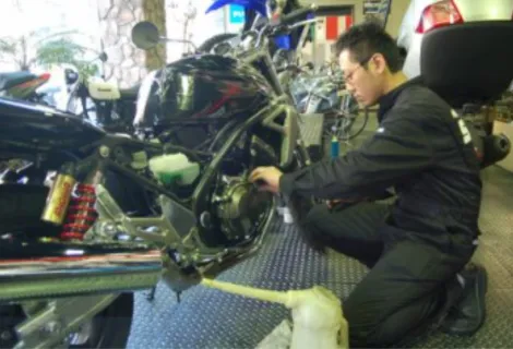 株式会社エスシーエス_SCS白山本店_二輪車整備風景
