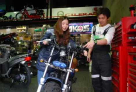 株式会社エスシーエス_SCS白山本店_接客風景