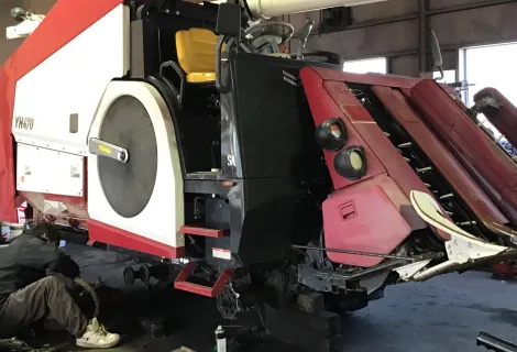 阿部農機株式会社_本社_整備風景