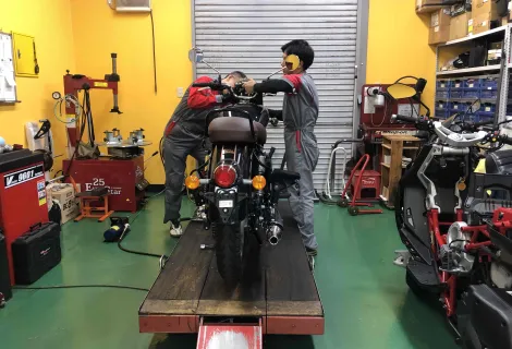 有限会社デスモ_本店_整備風景