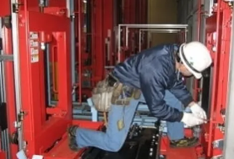 株式会社ホイストクレーン　作業背景