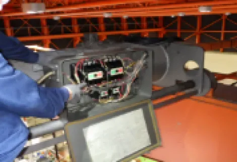 株式会社ホイストクレーン　作業背景