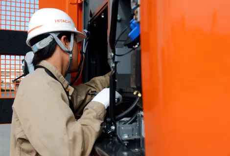 日立建機日本株式会社_中部支社_静岡支店_浜松営業所_整備風景