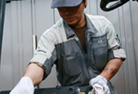 キユーソーサービス株式会社　フォークリフト整備