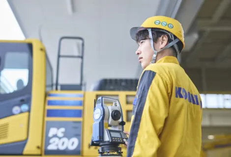 コマツ富山株式会社　作業背景