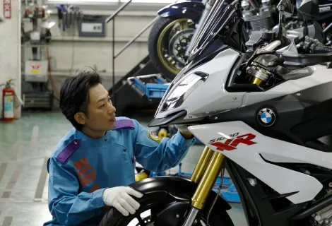 株式会社レッドバロン_明石店_整備風景