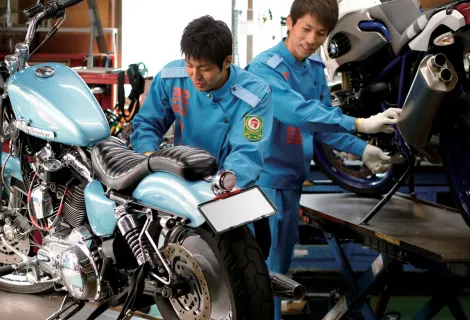 株式会社レッドバロン_津山店_整備風景