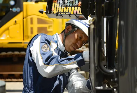 住友建機販売株式会社_郡上営業所_整備風景