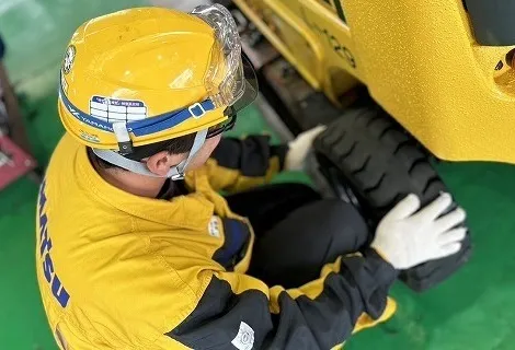 栃木小松フォークリフト株式会社_小山支店_整備風景