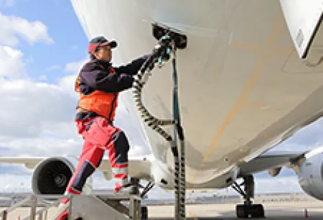 スイスポートジャパン株式会社　整備作業背景