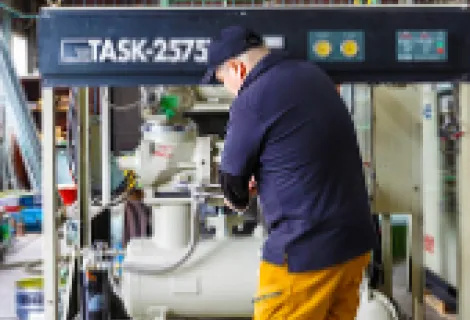 田邊コンプレッサー株式会社　サービスエンジニア　作業背景