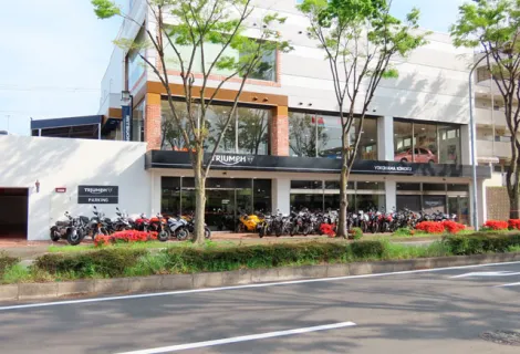 株式会社光岡自動車_トライアンフ横浜港北_外観