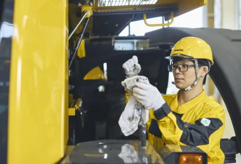 コマツ富山株式会社　作業背景