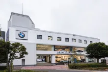 株式会社アウトプラッツ_BMW池袋_店舗外観