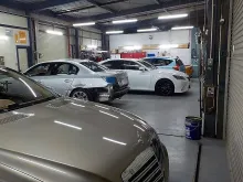 株式会社バンオートボディ_整備工場内風景