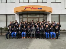 アリーナ東熊本株式会社_店舗前_集合写真