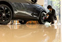 八光エルアール株式会社_アストンマーティン大阪_スタッフ写真
