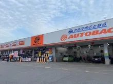 オートバックス緑井店外観