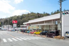 ダイハツ_ダイハツ広島販売株式会社_西条店_店舗風景