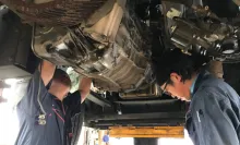 鈴木自動車総業株式会社_整備風景写真