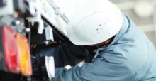 株式会社アイチコーポレーション　整備士　背景