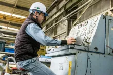 株式会社筑豊製作所_熊本営業所_建機整備風景