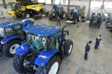 日本ニューホランド株式会社　作業背景