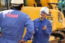 株式会社吉川機械販売_和光営業所/和光配送センター_建機整備風景