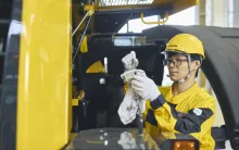 コマツ富山株式会社　作業背景