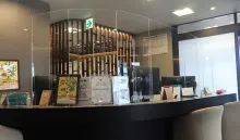 三愛自動車ホールディングス株式会社　サービスフロント　背景