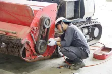 新光重機株式会社_木更津営業所_整備風景