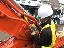 新光重機株式会社_成田営業所_整備風景