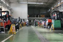 トヨタL＆F茨城株式会社_守谷営業所_整備風景1