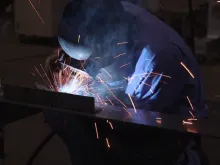 株式会社冨士製作所_本社_レーザー加工作業風景