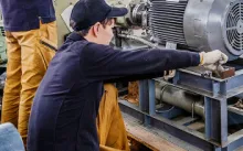 田邊コンプレッサー株式会社　サービスエンジニア　作業背景